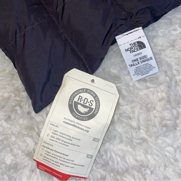 The North Face Cryos Down Insulated Black Quilted Scarf with Snaps - Picture 4 of 13